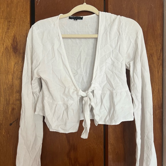 Front tie going out top - Picture 2 of 4